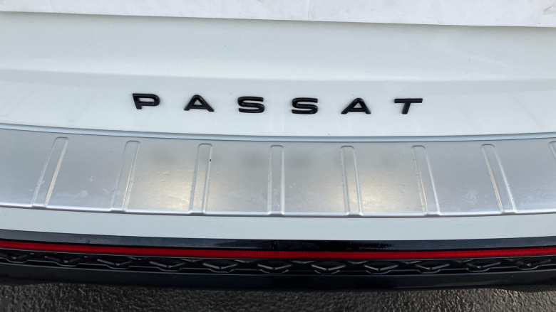 Volkswagen Passat 1.5 TSI eHybrid 272 R-Line 5dr DSG Estate